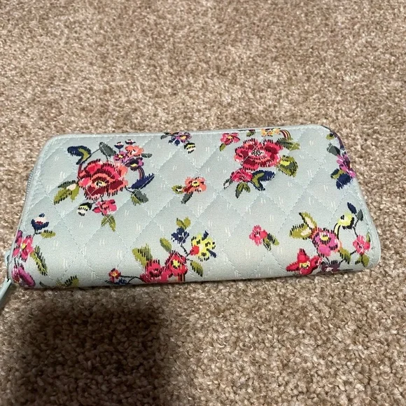 Vera Bradley Iconic Wallet - Picture 3 of 5